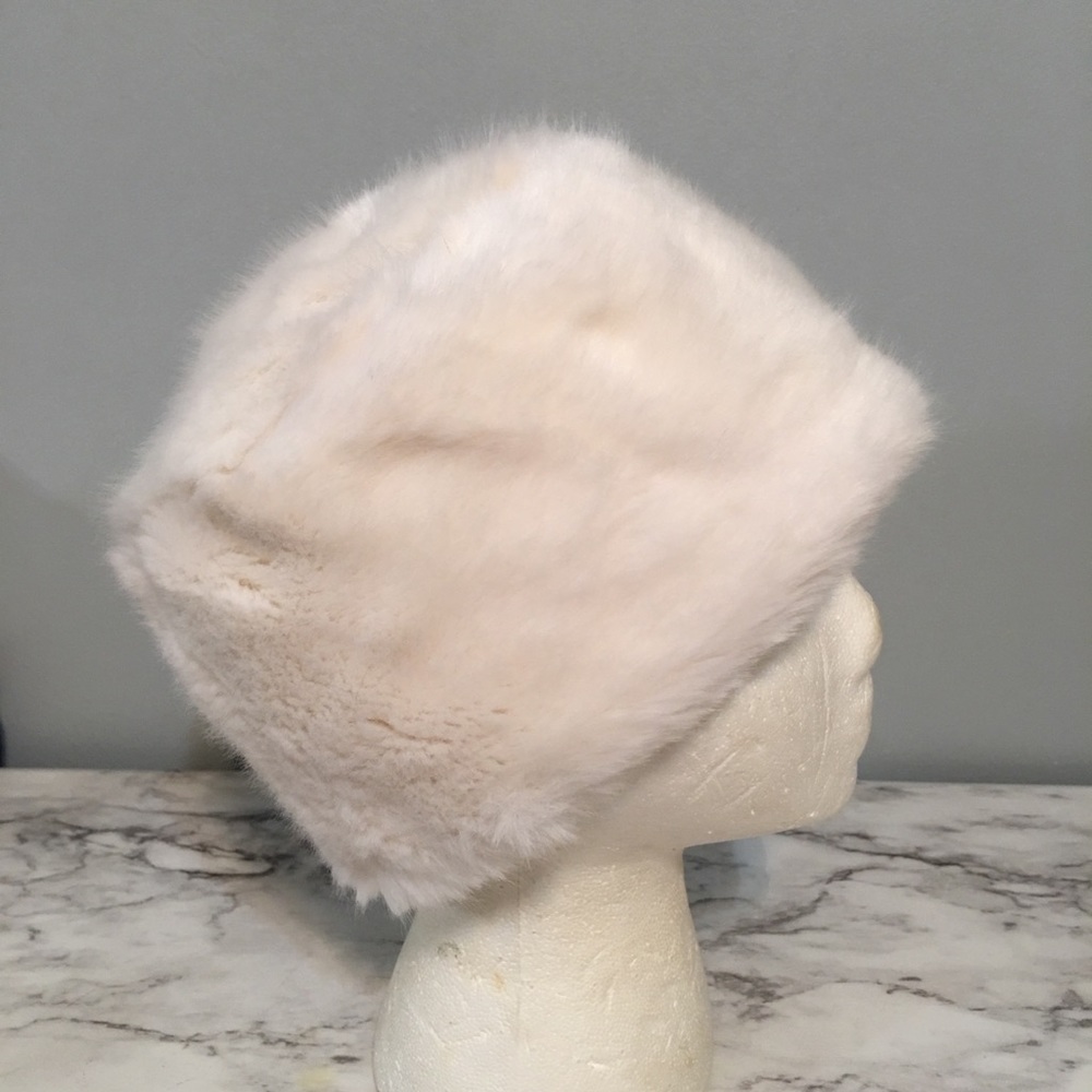 Winter White faux fur lady’s hat/ NWOT - Picture 1 of 5
